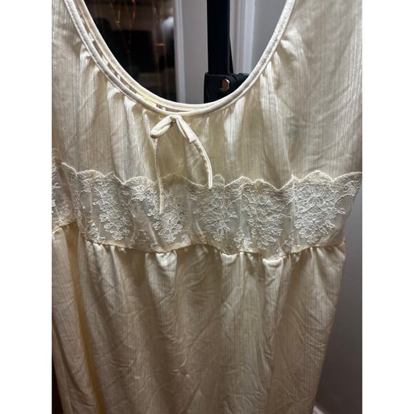 Vintage Ivory Nylon Lace Trim Nightgown / Slip Dress – Made in USA – Size M - Picture 2 of 6